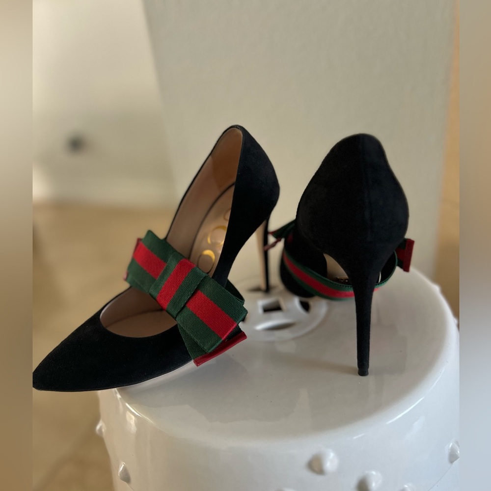 Gucci stiletto with bow
